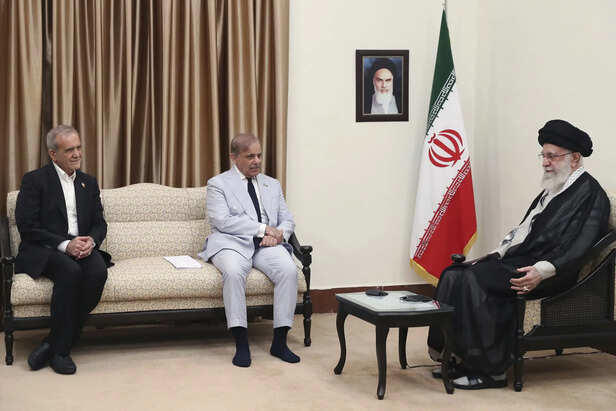 ईरान ने हाइफा में अडानी के 4.2 बिलियन डॉलर के बंदरगाह को नष्ट कर दिया- विश्व ने हमले की निंदा की, पाकिस्तान ने समर्थन जताया