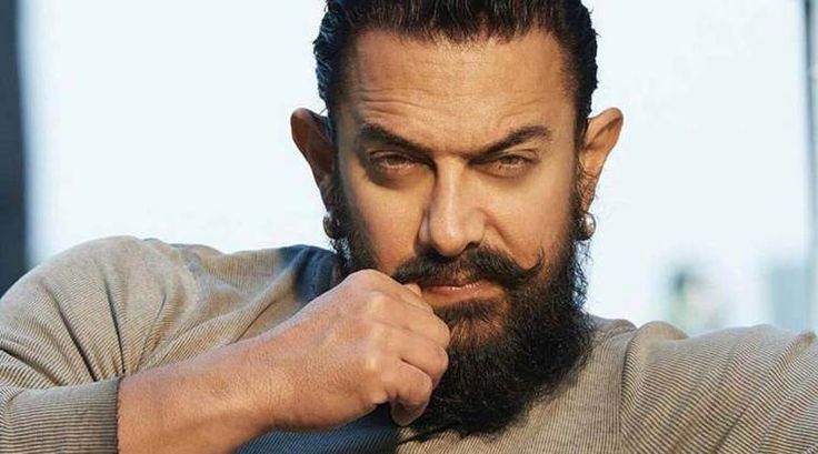 आमिर खान द्वारा अपनी देशभक्ति का बचाव करना एक चिंतित सुपरस्टार, एक दब्बू मीडिया और एक संदिग्ध प्रशंसक वर्ग की शर्मनाक तस्वीर को उजागर करता है