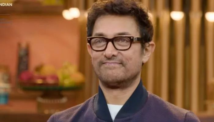 आमिर खान द्वारा अपनी देशभक्ति का बचाव करना एक चिंतित सुपरस्टार, एक दब्बू मीडिया और एक संदिग्ध प्रशंसक वर्ग की शर्मनाक तस्वीर को उजागर करता है