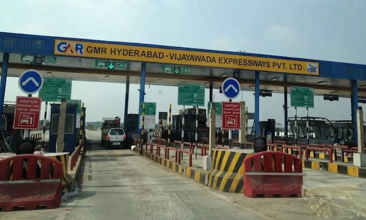 Private Car Toll Tax  Update: निजी गाड़ियों के लिए नया टोल सिस्टम 15 अगस्त  से लागू होगा वार्षिक पास जानिए पूरी जानकारी