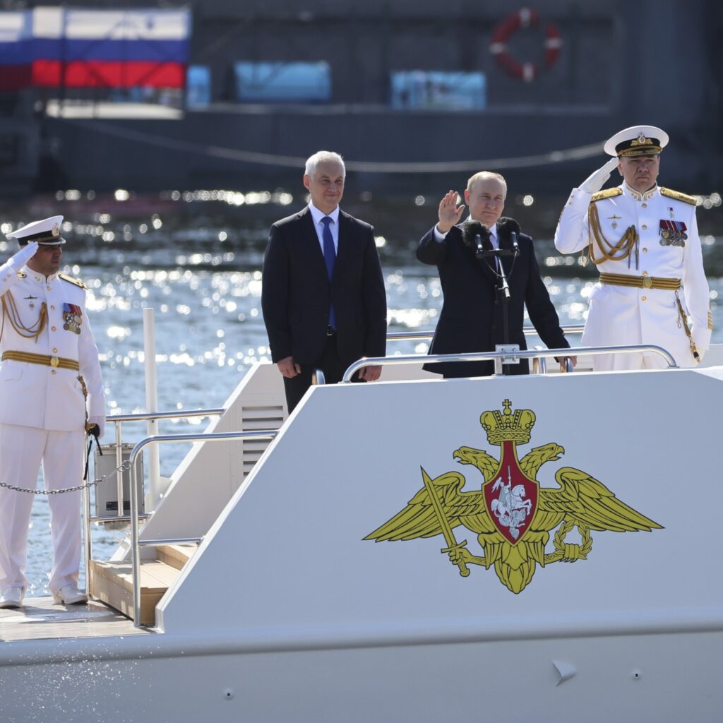 यूक्रेन का अब तक का सबसे बड़ा ड्रोन अटैक, हजारों किमी घुसकर आक्रमण के कारण रूस के 41 जंगी जेट ध्वस्त