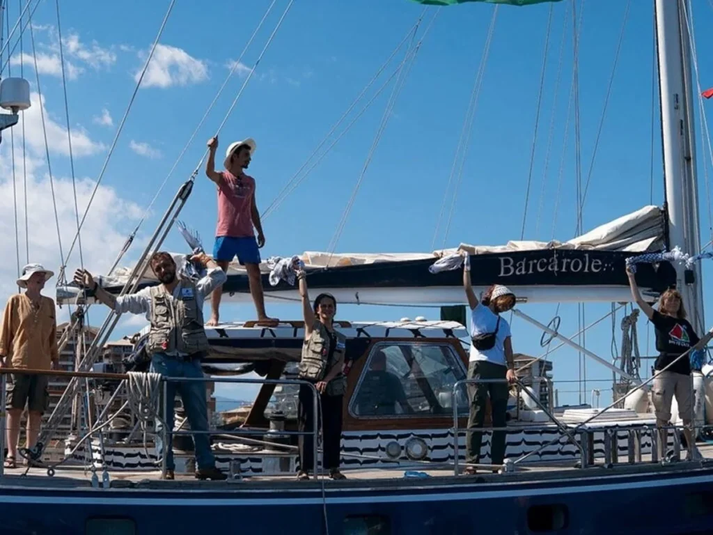 इजराइल ने 8 जून 2025 को ग्रेटा थनबर्ग और अन्य कार्यकर्ताओं को गाजा जाने वाले एक सहायता जहाज मैडलीन (Madeline) को रोक लिया