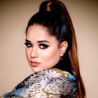 दिन भर इयरफोन लगा ने से बहरी हुई इन्फ्लुएंसर