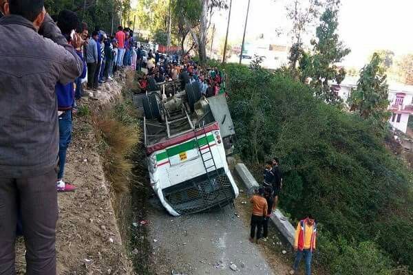 मंडी में दर्दनाक बस हादसा: गहरी खाई में गिरी HRTC बस, 5 की मौत, 20 घायल