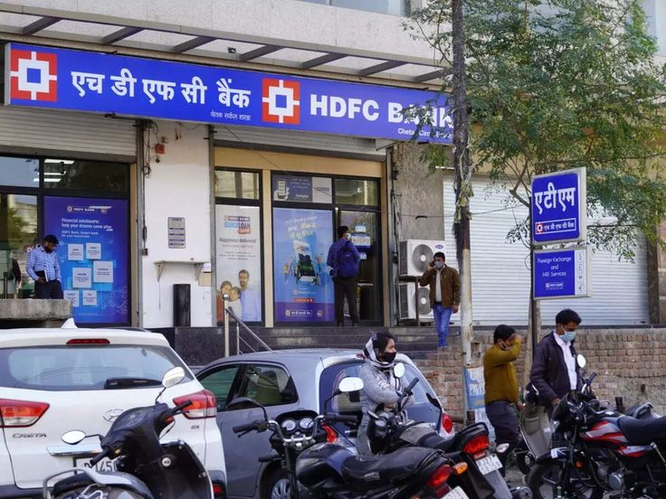 झूठ बोलकर बेचे गए बॉन्ड: HDFC बैंक के 4 अधिकारियों के खिलाफ शिकायत दर्ज
