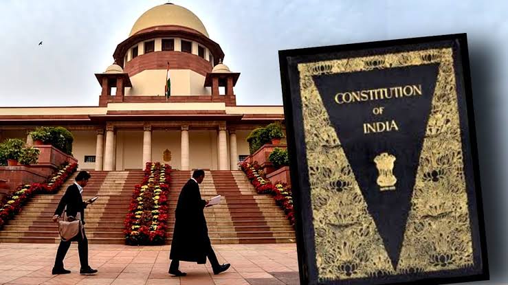 सेकुलर' और 'सोशलिस्ट' शब्द जोड़े जाने पर विवाद, जानिए 42वें संशोधन की पूरी कहानी