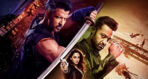 War 2 advance booking:- टिकट बुकिंग में मचा धमाल, फैंस बोले – सीट मिलना नामुमकिन 