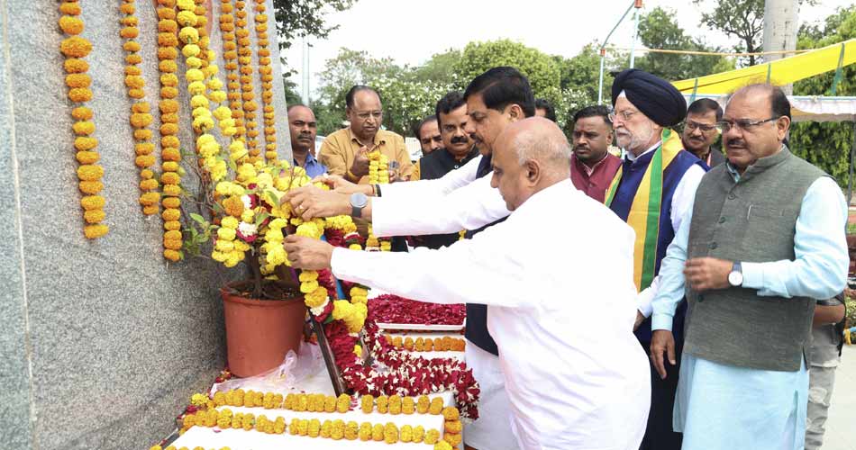 मुख्यमंत्री डॉ. यादव ने लौह पुरुष सरदार वल्लभ भाई पटेल की जयंती पर किया नमन